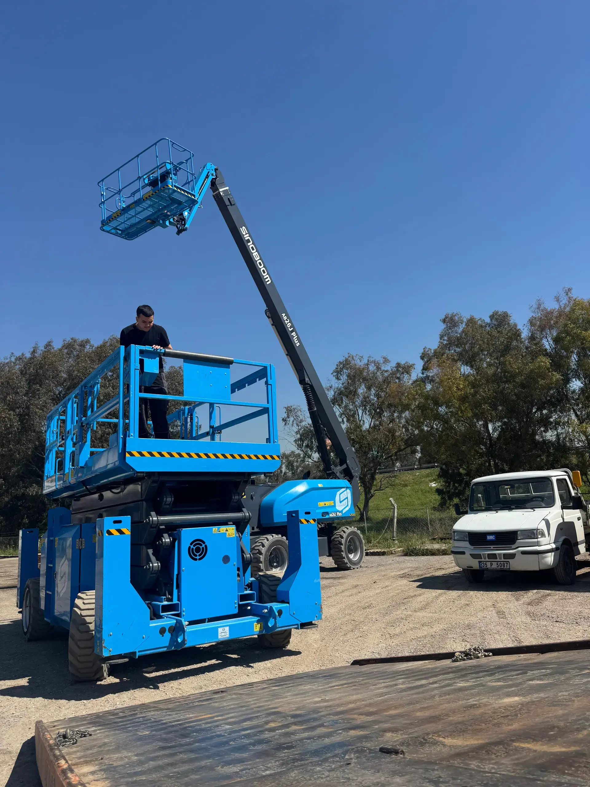 Üçer Vinç 18 Metre Makaslı 2