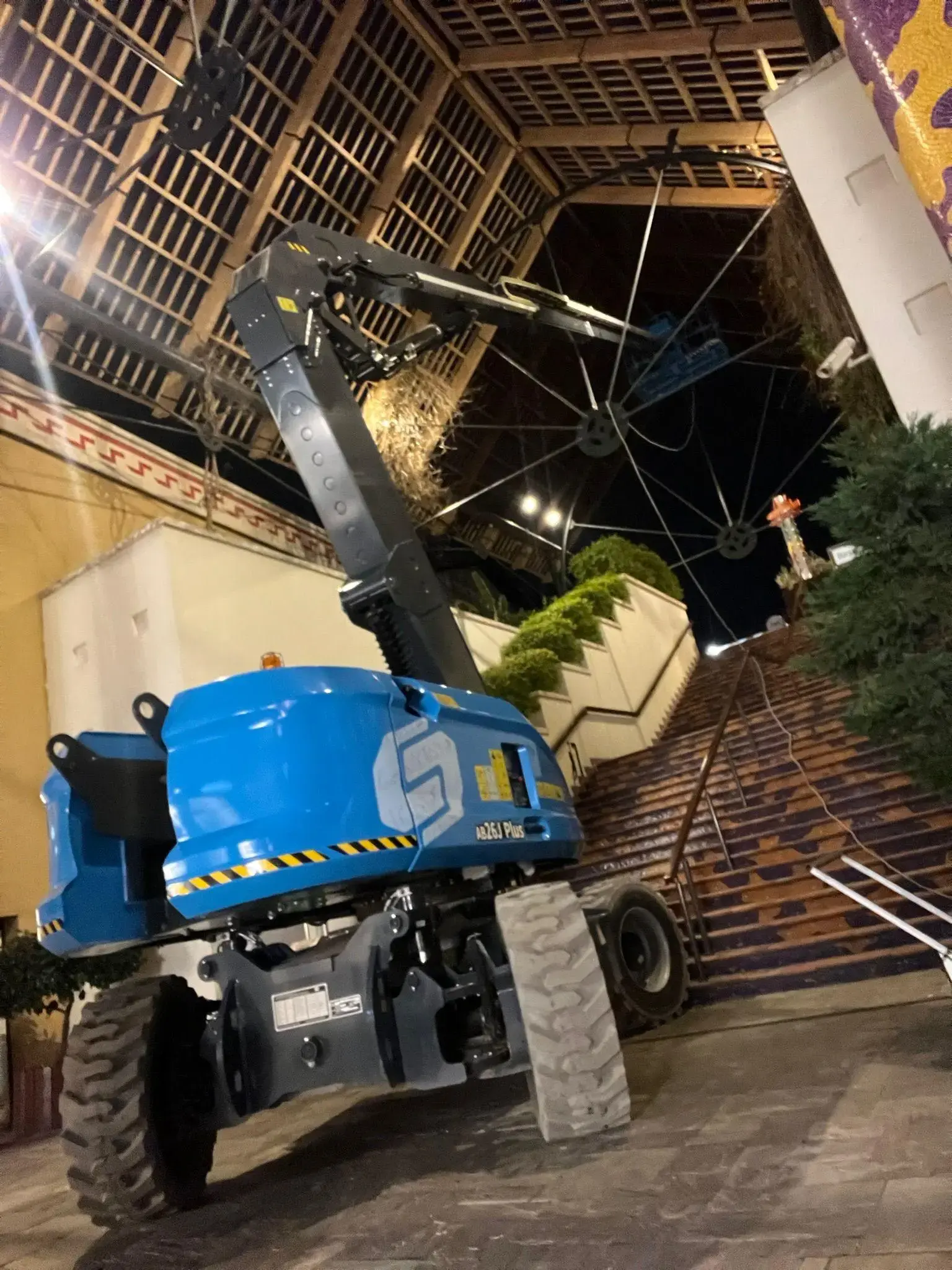 Üçer Vinç 28 Metre Eklemli Platform 4